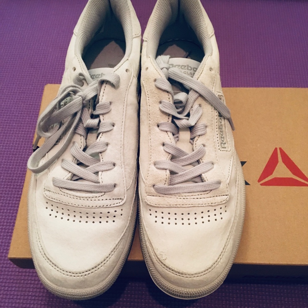 Cream white vintage Reebok sneaker (Men’s)
